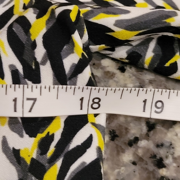 BALENCIAGA White Citron Black Print Structured Crew Neck Decorated Short Sleeve - Picture 7 of 16